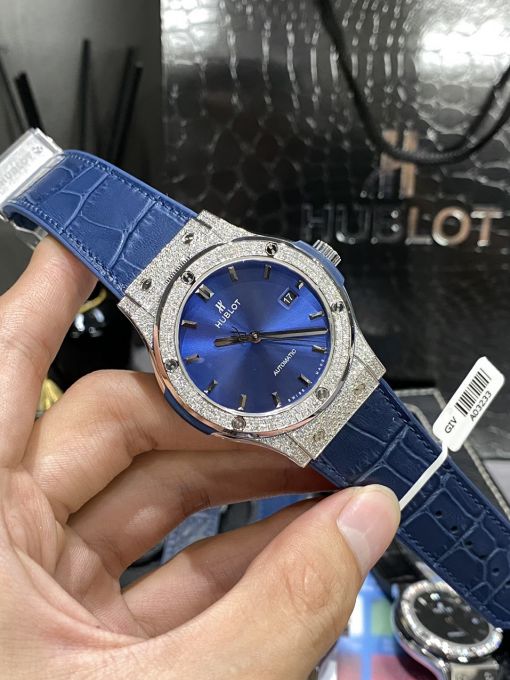 Đồng Hồ HUBLOT Classic Fusion 42mm Blue dial Chế Tác Đính Kim Cương Thiên Nhiên Rep 1:1